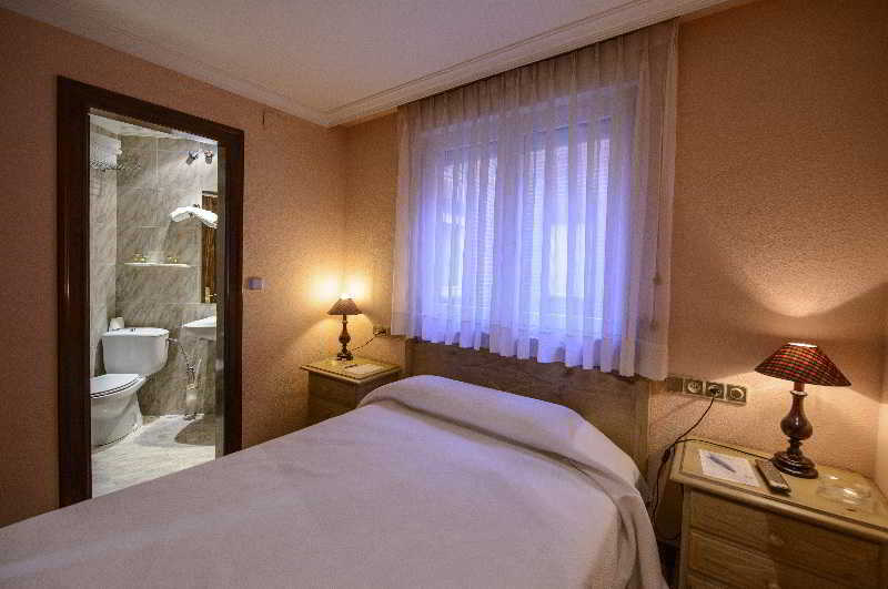 Hotel Rio Cea Пуэнте-Альмуэй Экстерьер фото