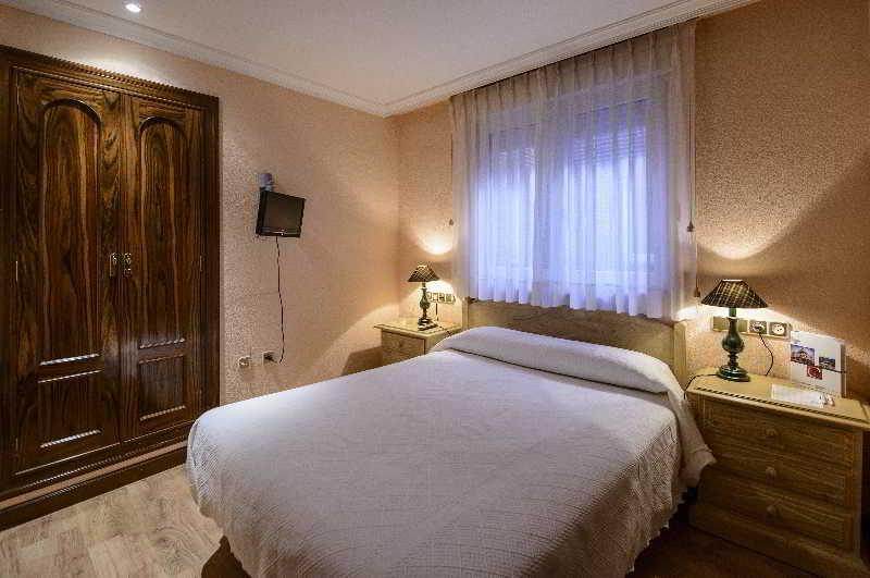 Hotel Rio Cea Пуэнте-Альмуэй Экстерьер фото